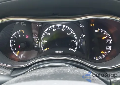 2015 Jeep Grand Cherokee Overland z USA, uszkodzony, nr VIN 1C4RJFCG0FC806900